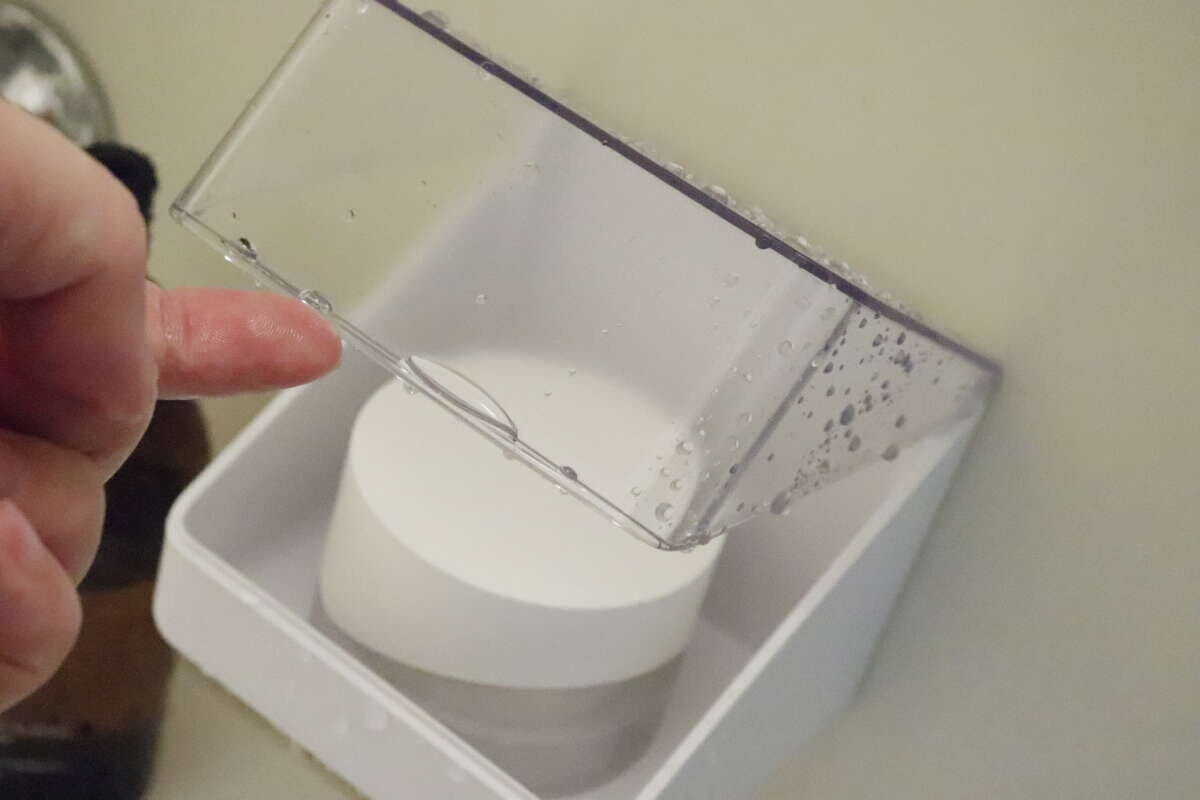 シャワー後、フタを開けて中身が濡れていないことを確認