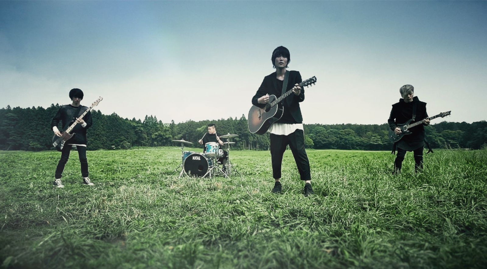 MAGIC OF LiFE「アオイシグナル」MVより