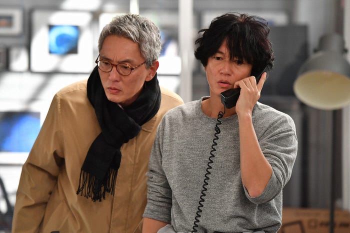 松重豊、井浦新/「アンナチュラル」第7話より(C)TBS