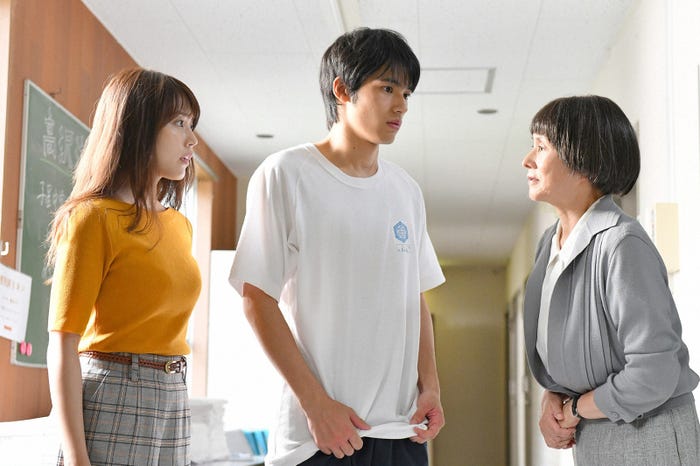 有村架純、岡田健史、夏木マリ/「中学聖日記」第3話より(C)TBS
