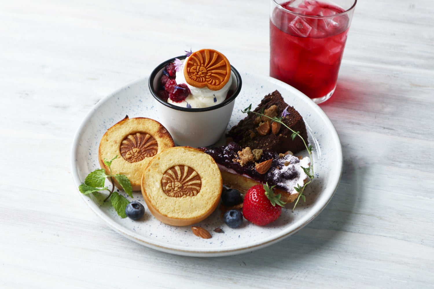 マイキープレート（C）LISA LARSON