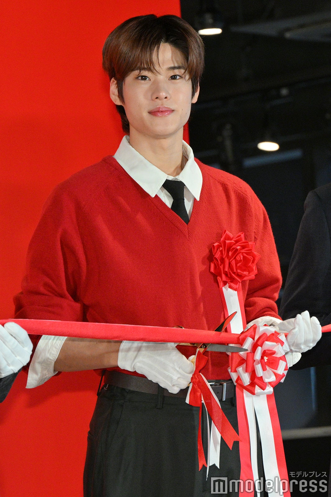 テープカットまで待機するソヒ（C）モデルプレス