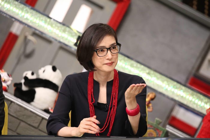 天海祐希 衝撃的な私服姿を初公開 今週のメガネ美女 モデルプレス 天海祐希 衝撃的な私服姿を初公開 今週のメガネ美女 モデルプレス