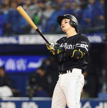 いきなりハマスタ騒然 ソフトB・正木の初球打ちはレフトポール際ギリギリのファウル DeNAファンどよめく