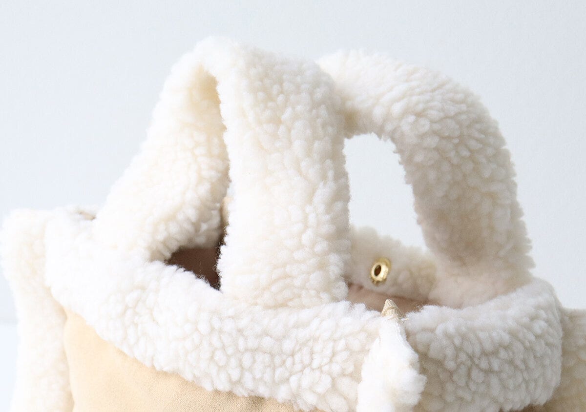 宝島社ムック付録のハローキティのフェイクムートンバッグcreamy