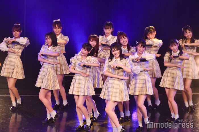 =LOVE (C)モデルプレス