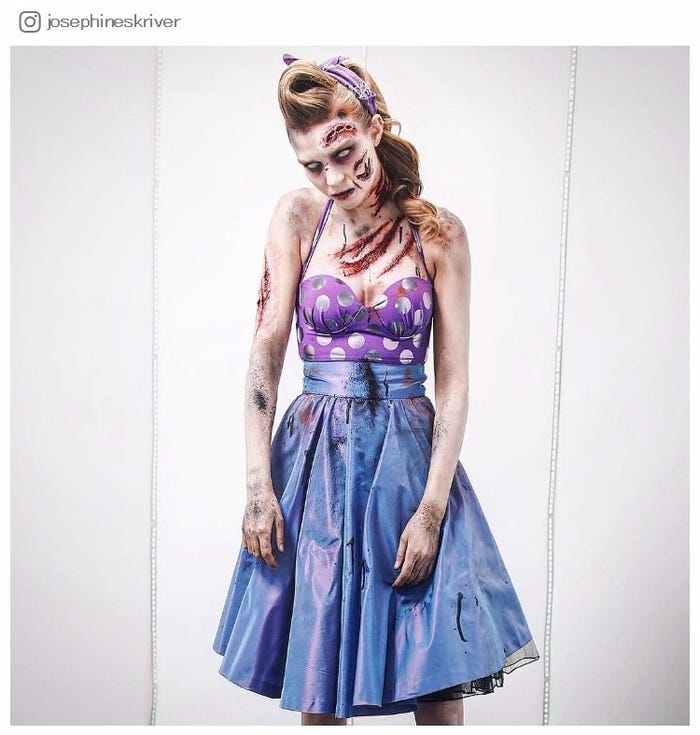 白カラコン×傷メイクのゾンビ姿のジョセフィーヌ・スクリバー/ジョセフィーヌ・スクリバーInstagramより