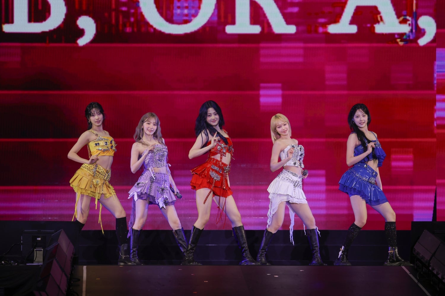 LE SSERAFIM（P）＆（C）SOURCE MUSIC