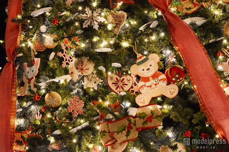 ツリーの装飾にはダッフィーたちも