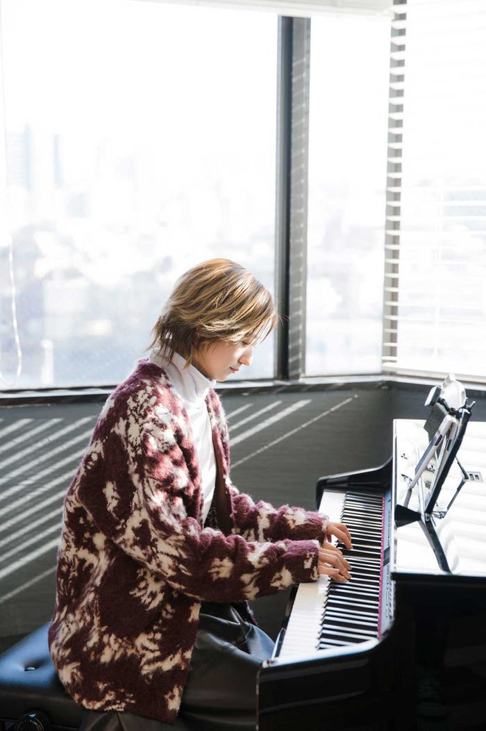 伊藤千晃「My happiness is...」(宝島社) (提供写真)