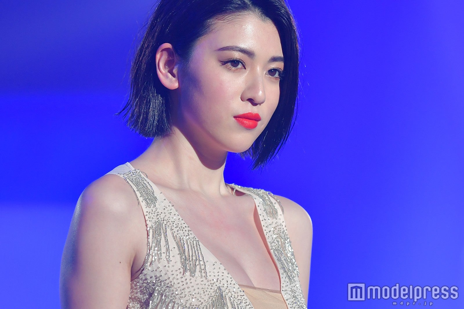 三吉彩花、美ボディ披露のsexyダンス動画に反響「かっこよすぎる」「スタイル抜群」 モデルプレス