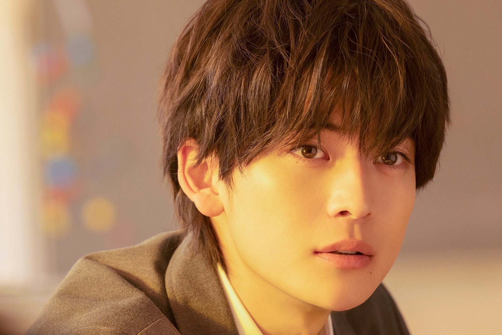 高橋文哉、まっすぐな眼差し 曽田陵介との仲良しショットも解禁＜交換ウソ日記＞