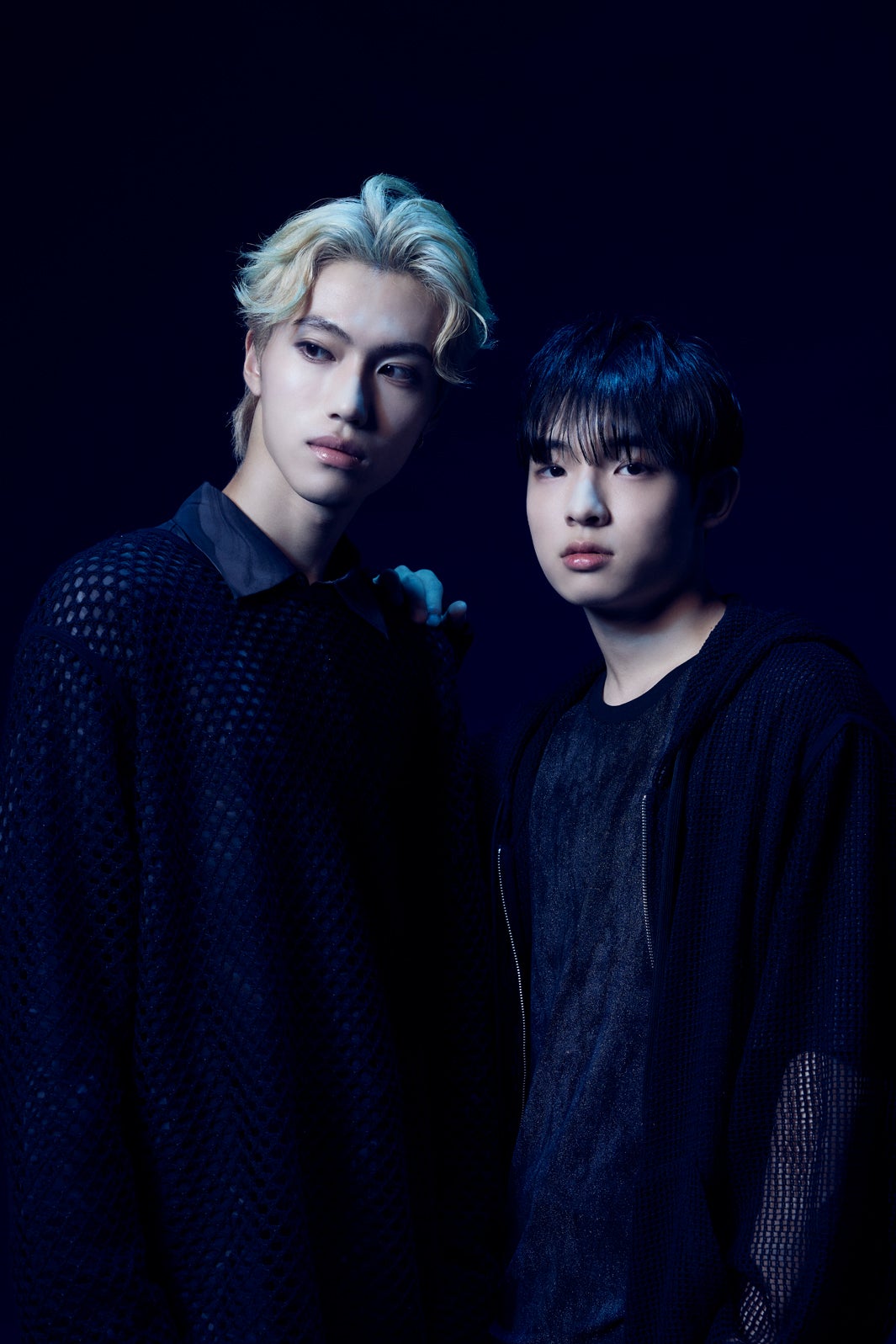 （左から）AKIRA、SAERON