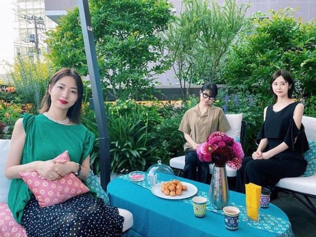 有村架純＆藍里姉妹、MEGUMIとの“お茶会ショット”に反響