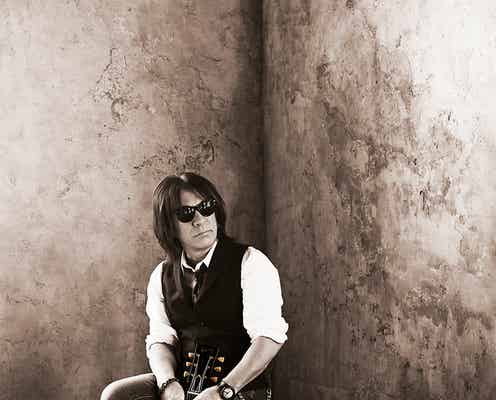 B'z松本孝弘、氷室京介がボーカル参加した新曲のエピソード詳細を語る「鳥肌が立ちました」