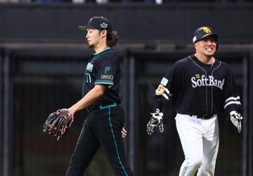 日本ハム 伊藤がまさかの大炎上で表情失う 昨季の沢村賞右腕が今季ワースト6失点で6回途中KO 開幕戦に続きソフトバンク打線につかまる