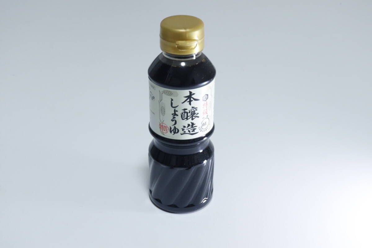 ダイソーの特級本醸造しょうゆのパッケージ