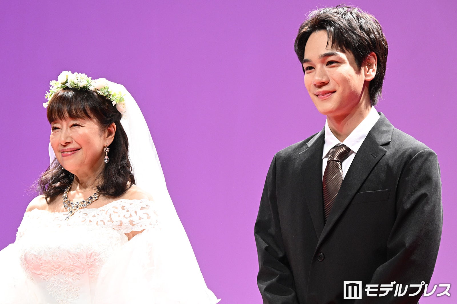 かたせ梨乃、豆原一成（C）モデルプレス