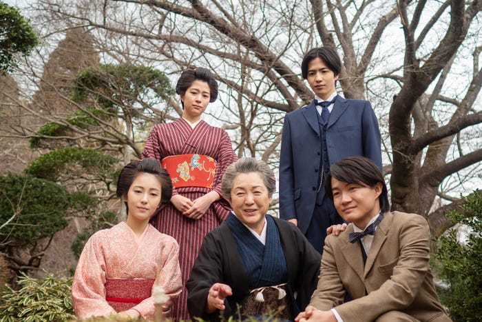 (左上から時計回りに)佐久間由衣、志尊淳、神木隆之介、松坂慶子、浜辺美波(C)NHK