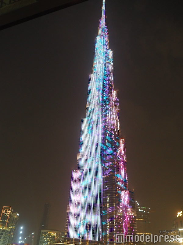 ドバイモール10周年記念イベントで開催されたバージュ・カリファのライトアップショー（C）モデルプレス