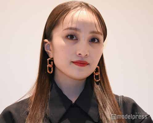 ももクロ百田夏菜子、ミニ丈ボトムで美脚披露 オールブラックでシックな雰囲気<CHARLES & KEITH 渋谷店OPENセレブレーションパーティー>