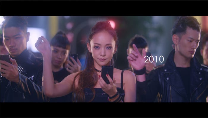 新CM「安室奈美恵×docomo25年の軌跡」篇 (提供写真)