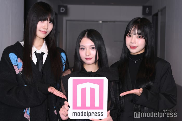 奥田彩友/SWEET STEADY、桐原美月/CANDY TUNE、増田彩乃/CUTIE STREET(C)モデルプレス