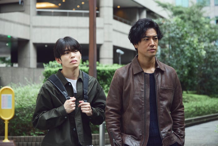 影山拓也、桐谷健太(C)「Qrosの女」製作委員会