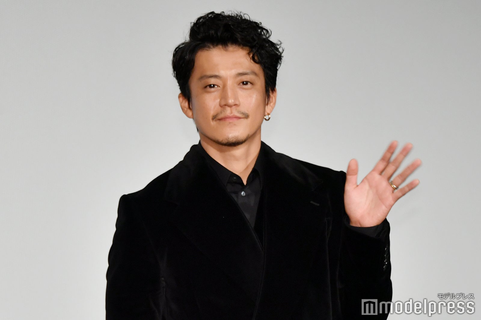 小栗旬（C）モデルプレス