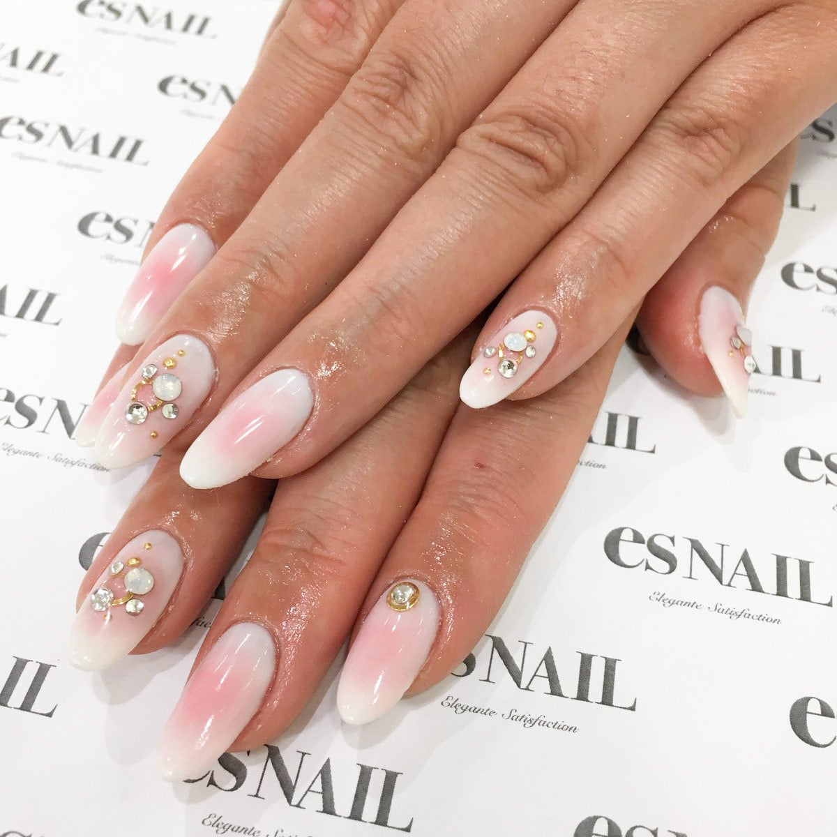 プライベートでもオフィスでも◎／画像提供：esNAIL