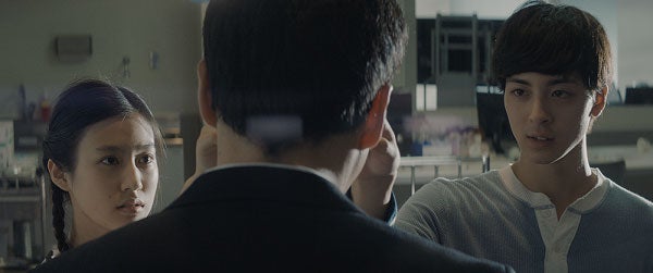 高杉真宙＆恒松祐里のフレッシュコンビがアツい！監督も魅力を絶賛　アクションシーン解禁＜散歩する侵略者＞