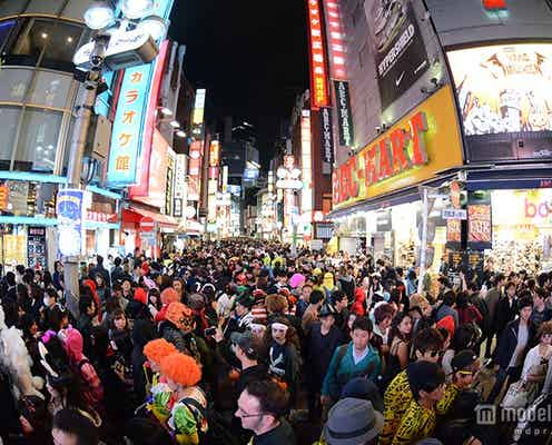 <ハロウィン>渋谷大パニック、コス集団が大量集結で熱狂