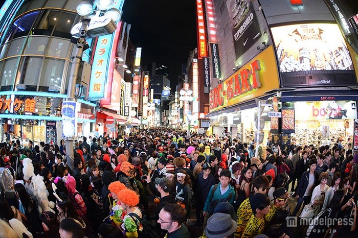ハロウィン当日の渋谷センター街