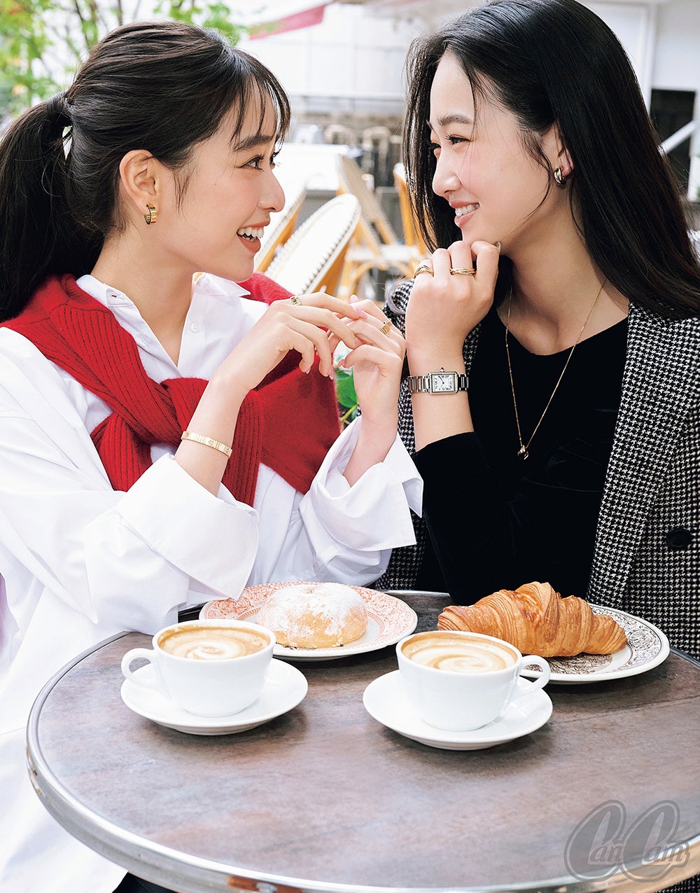 藤岡舞衣×天翔愛（画像提供：小学館）