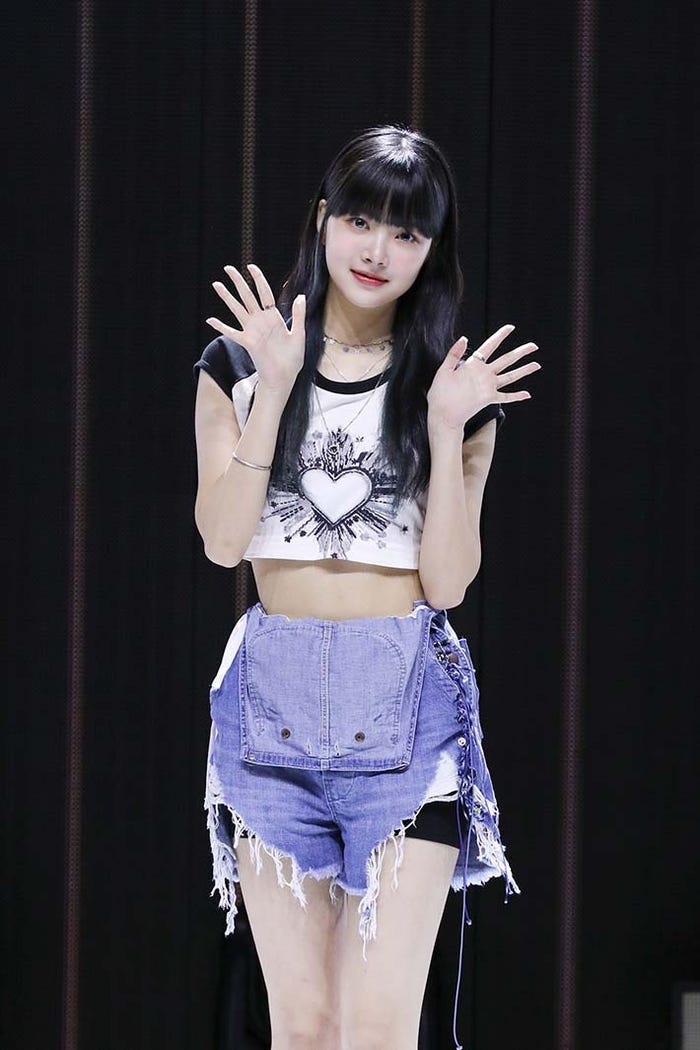 ウンチェ/LE SSERAFIM(P)&(C)SOURCE MUSIC