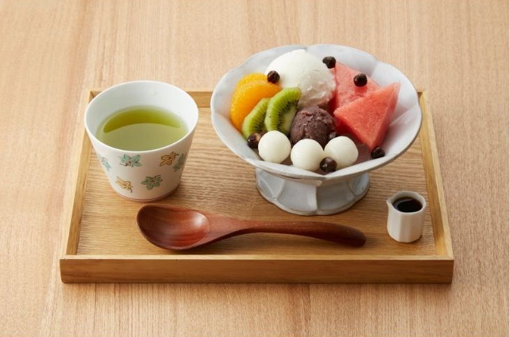 季節の果物クリームあんみつ（日本茶セット）／画像提供：フェイスネットワーク