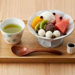 季節の果物クリームあんみつ(日本茶セット)/画像提供:フェイスネットワーク