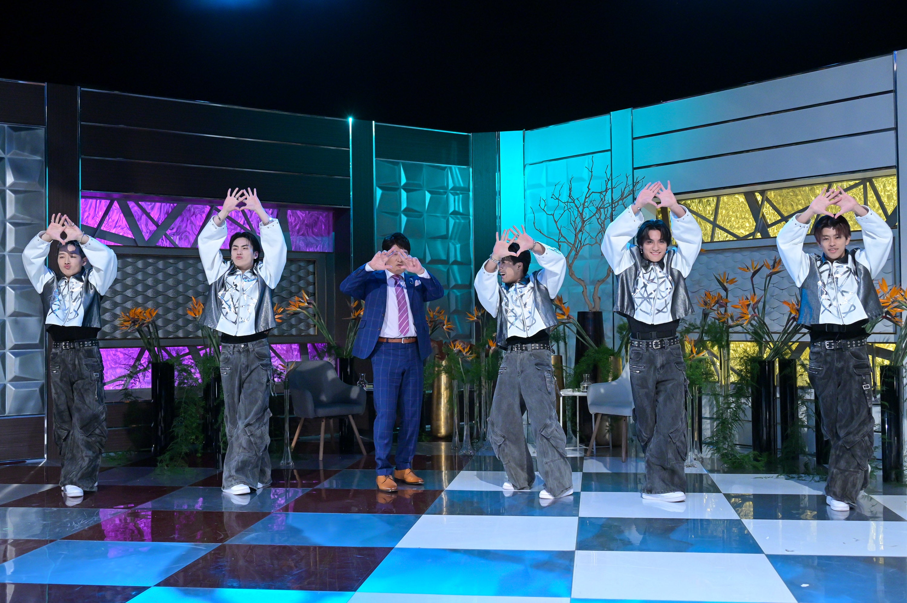 （左から）田中彰、古嶋滝、林修、佐藤蒼⻁、中村碧、桑原巧光（C）MBS