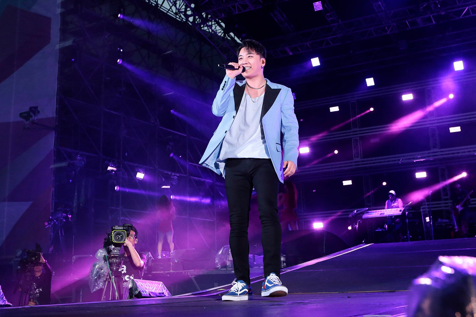 V.I （画像提供：avex）