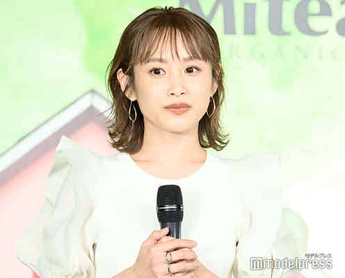 高橋愛、ハイトーンピンクヘアに電撃イメチェン 夫・あべこうじとの密着2ショットに「似てる」の声