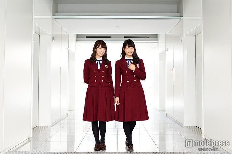 モデルプレスのインタビューに応じた、衛藤美彩（左）、深川麻衣（右）