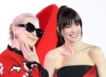 来日のメリル・ストリープ＆アン・ハサウェイ 個性際立つ豪華ドレスはさすがのハイブランドだった 色調合わせ統一感【プラダを着た悪魔2】