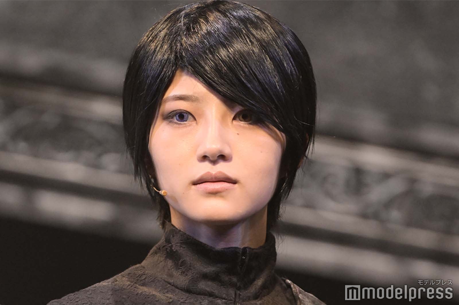 クールな表情で魅せる若月佑美 （C）モデルプレス