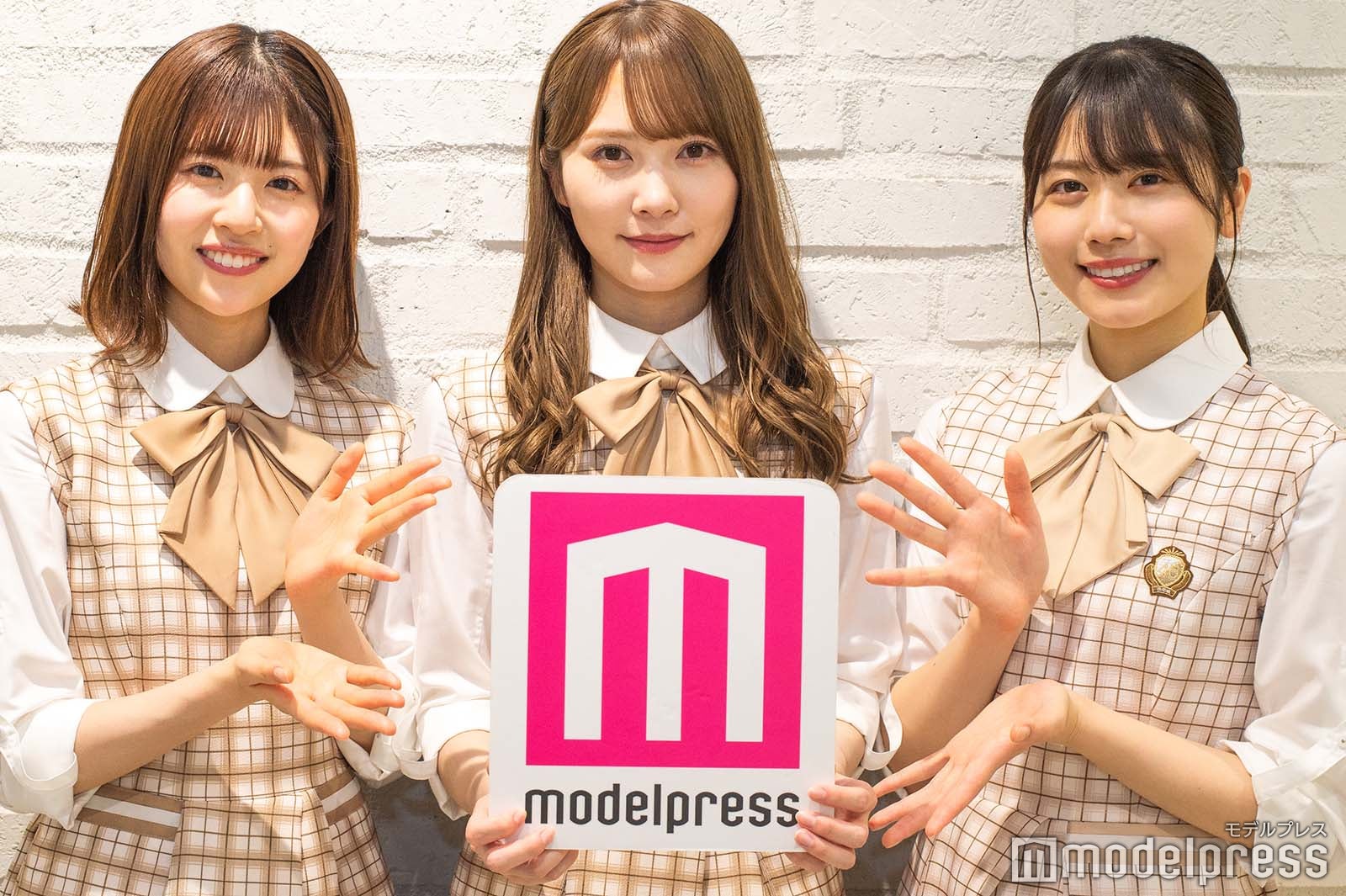松田好花、加藤史帆、丹生明里（C）モデルプレス