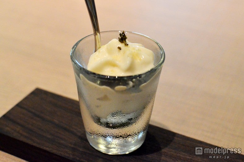 一口目は山椒とのマリアージュを楽しむ