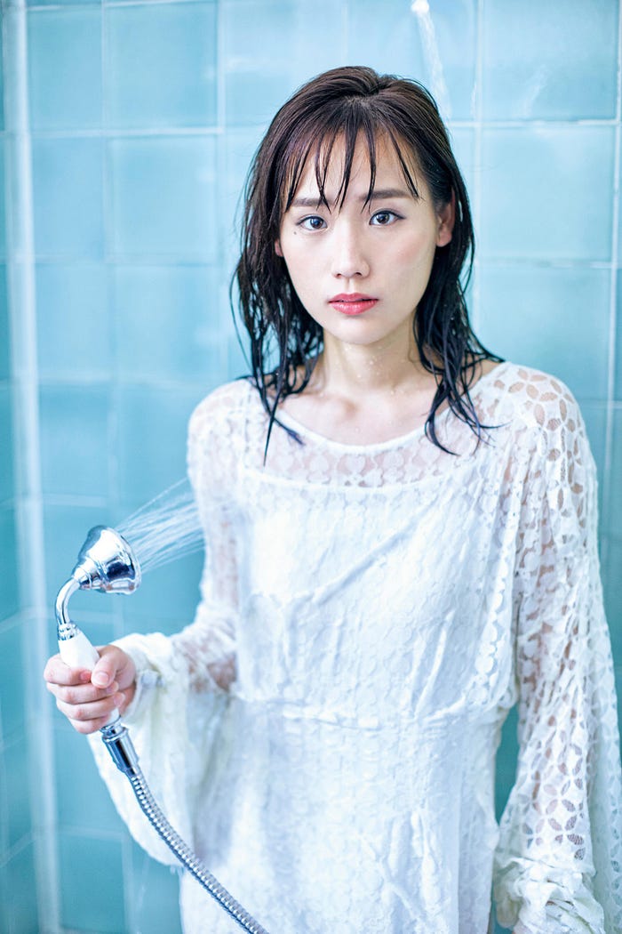 秋山ゆずき(C)藤城貴則、光文社