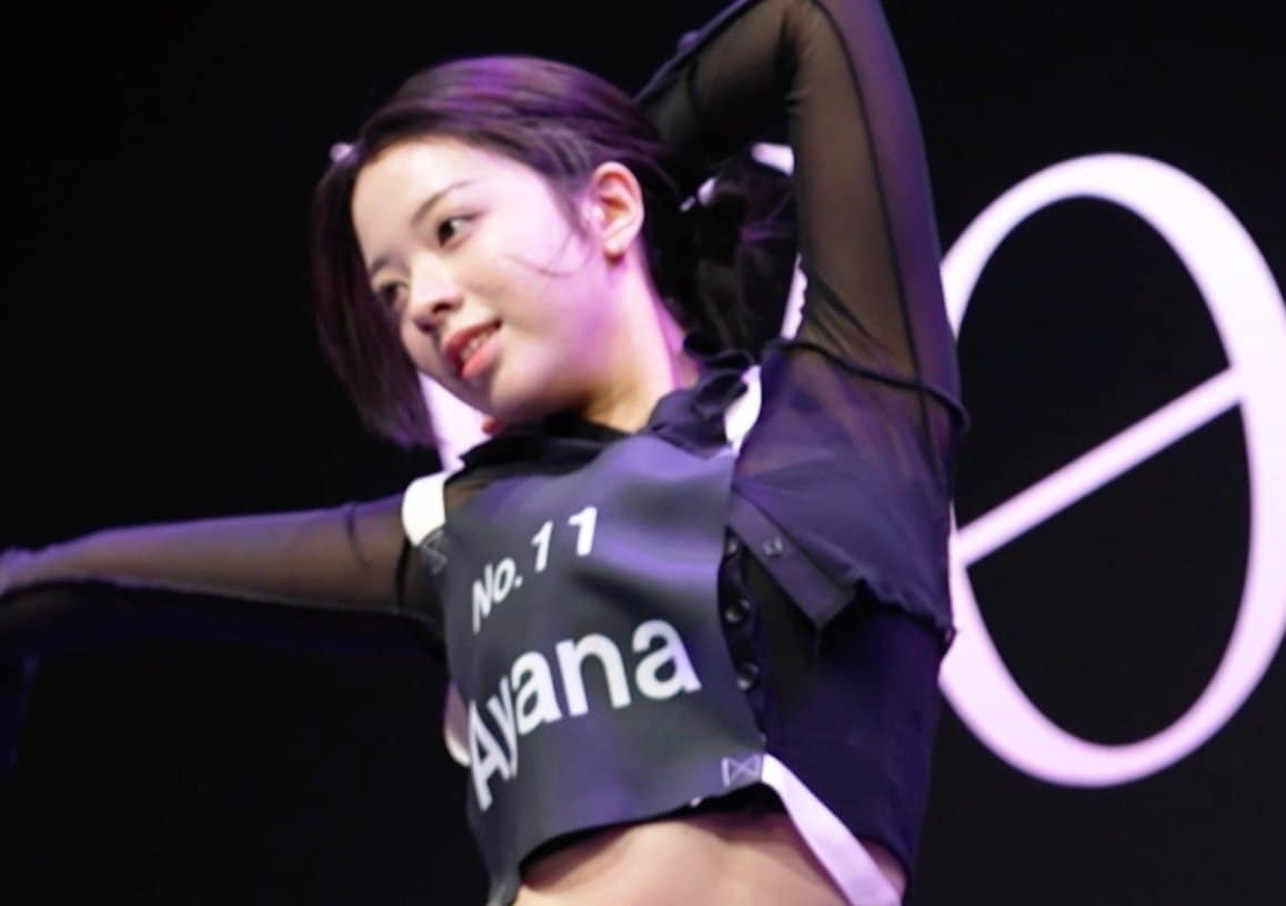 可愛すぎる元アイドル、大胆開脚でセクシーに見せるも「ただただ無難」「正直惹かれなかった」酷評に涙