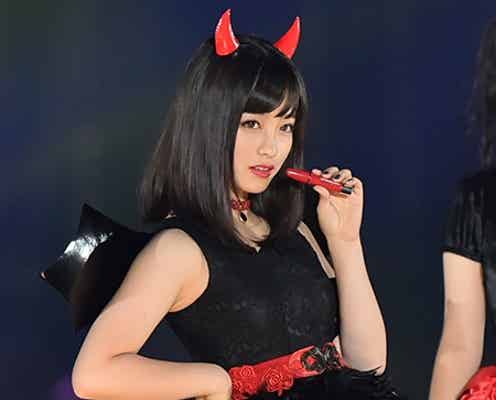 橋本環奈、“小悪魔”でTGCに初登場 Rev.from DVLが地元・福岡でライブパフォーマンス<TGC北九州2015>