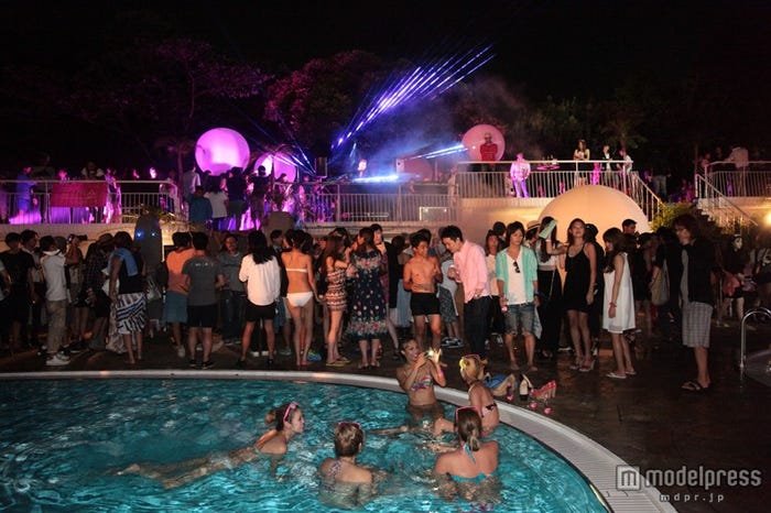 ラグジュアリーな雰囲気たっぷり/「TGC 2013 A/W AFTER PARTY TGC Night Pool Party」(C)TGC Night Pool Party 2013