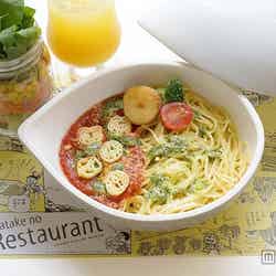 「畑のレストラン トマトソースとジェノベーゼのパスタ」￥1，850（税込）（C）Fujiko-Pro
